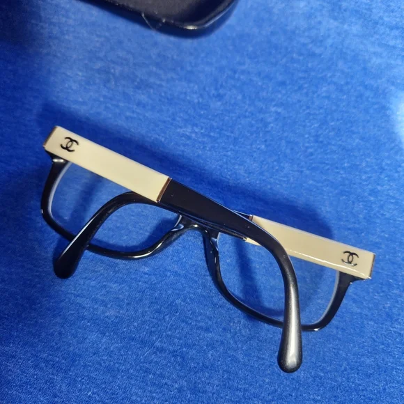 CHANEL glasses in black and cream W Quilted Lambskin Black Leather Case VINTAGE - Picture 8 of 16